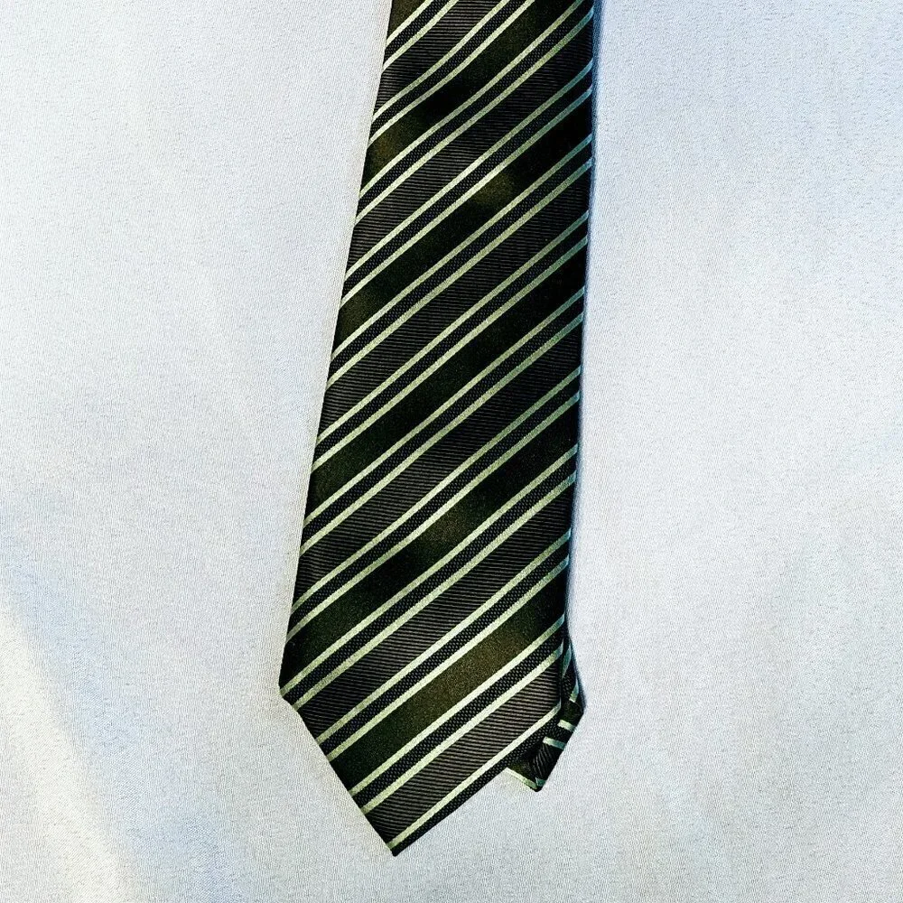 Y & G Men's Charcoal & Green 100% Silk Tie